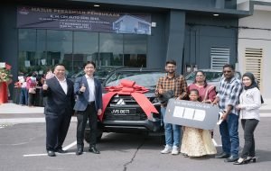 Handing-over-a-brand-new-Mitsubishi-Triton-to-a-proud-owner-during-the-showroom-launch-event