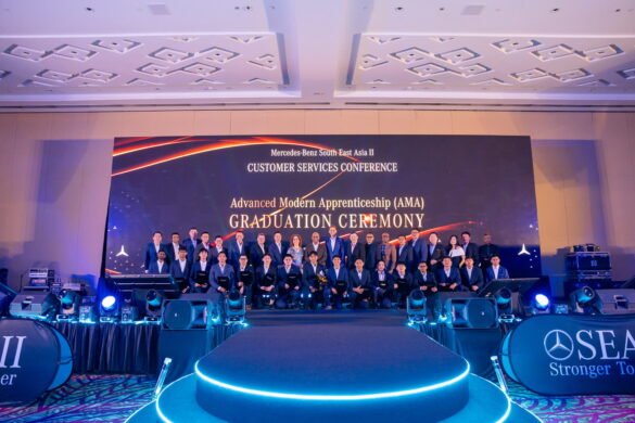 1. The AMA graduating class of 2024 together with Mercedes-Benz Malaysia’s management team